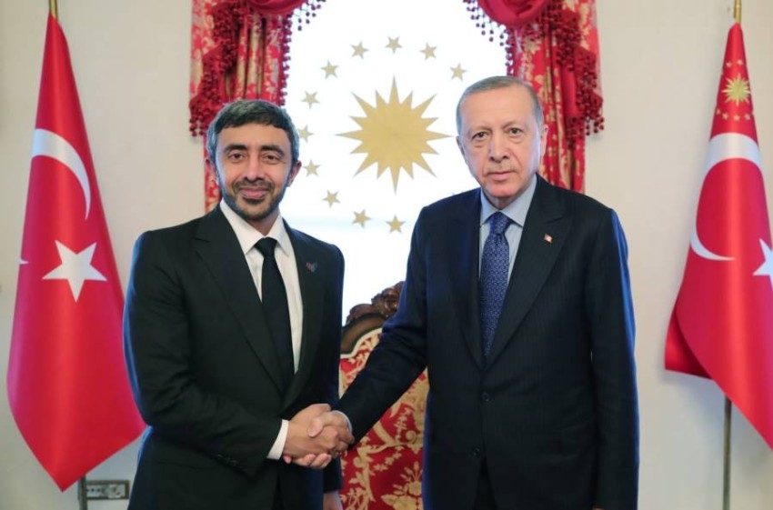 الرئيس التركي يستقبل عبدالله بن زايد في إسطنبول