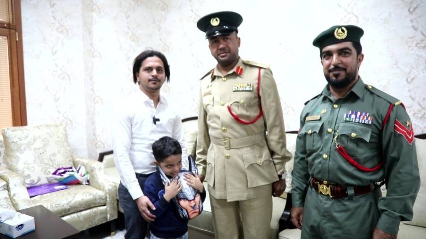 شرطة دبي تجمع أب بابنه بعد فراق أشهر إثر خلافات زوجية