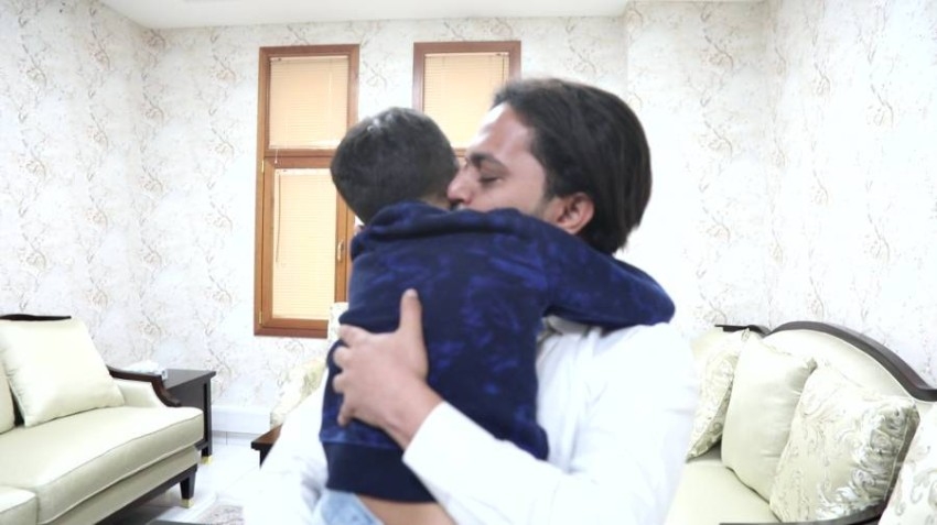 شرطة دبي تجمع أب بابنه بعد فراق أشهر إثر خلافات زوجية