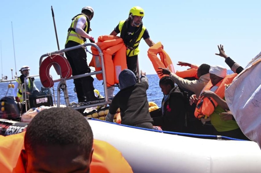 صقلية l رسو سفينة إنقاذ تقل نحو 300 مهاجر
