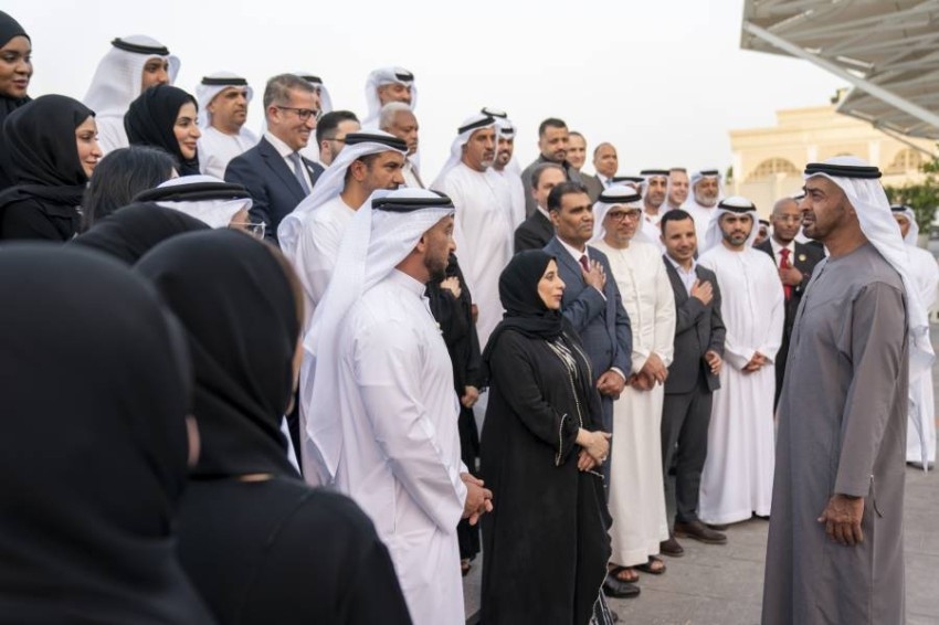 رئيس الإمارات يستقبل وفد دائرة الصحة في أبوظبي