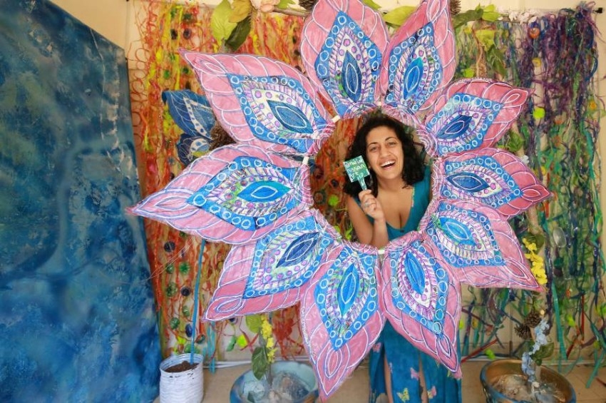ماريا نيسان ... أردنية تحول النفايات لأعمال فنية