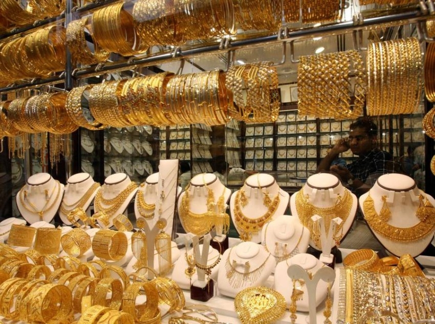 اشتراطات الدول تربك حسابات مقتني الذهب عند السفر