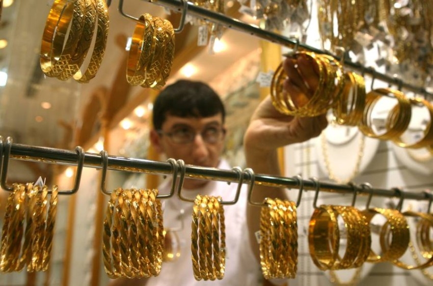 اشتراطات الدول تربك حسابات مقتني الذهب عند السفر