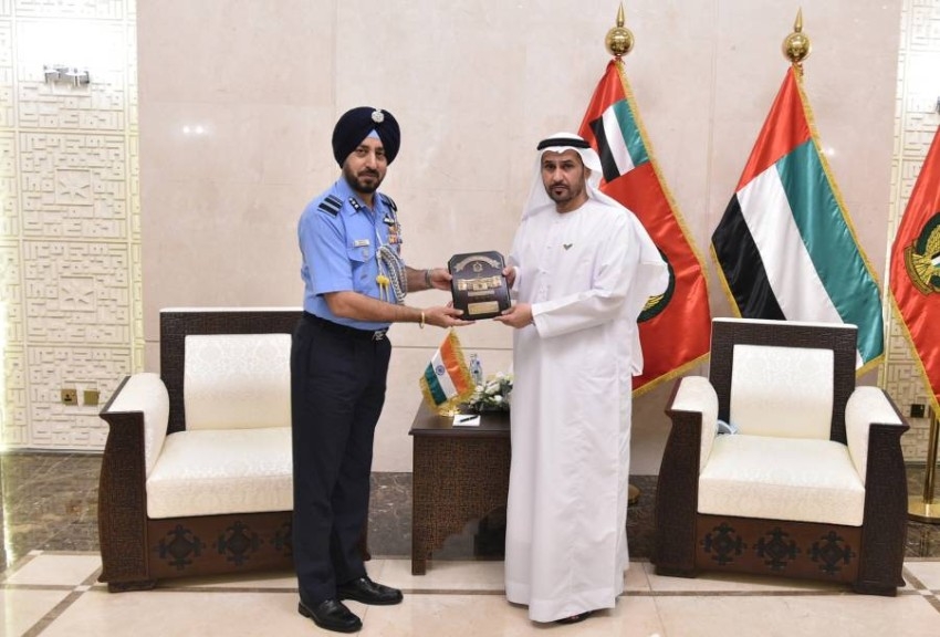 وكيل وزارة الدفاع الإماراتية يستقبل وفد كلية الدفاع الوطني الهندية