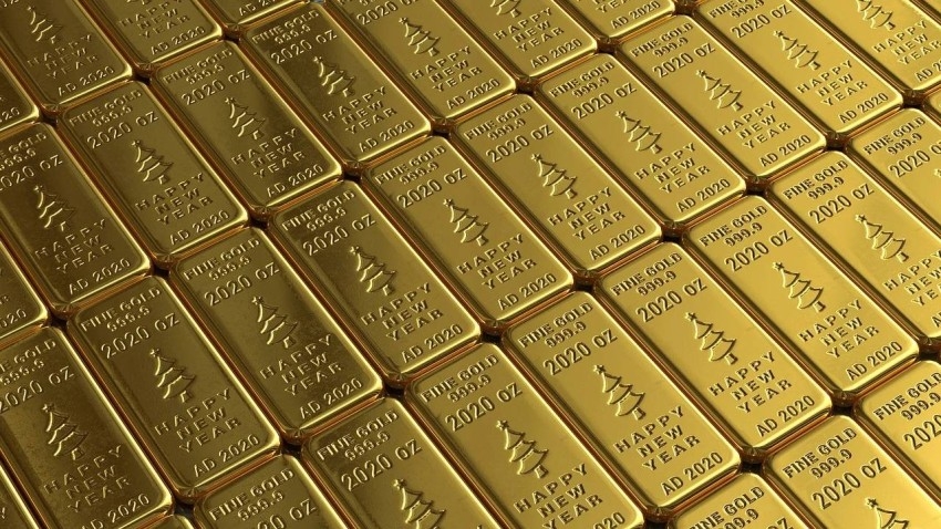 الذهب يرتفع أكثر من 1% بدعم تراجع الدولار وبيانات أمريكية