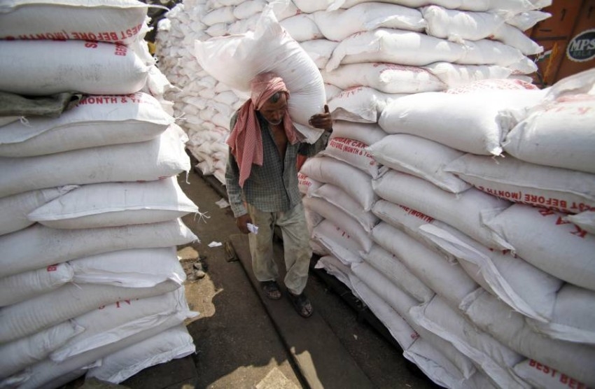 المصانع الهندية تنتظر تصاريح لتصدير 1.5 مليون طن سكر