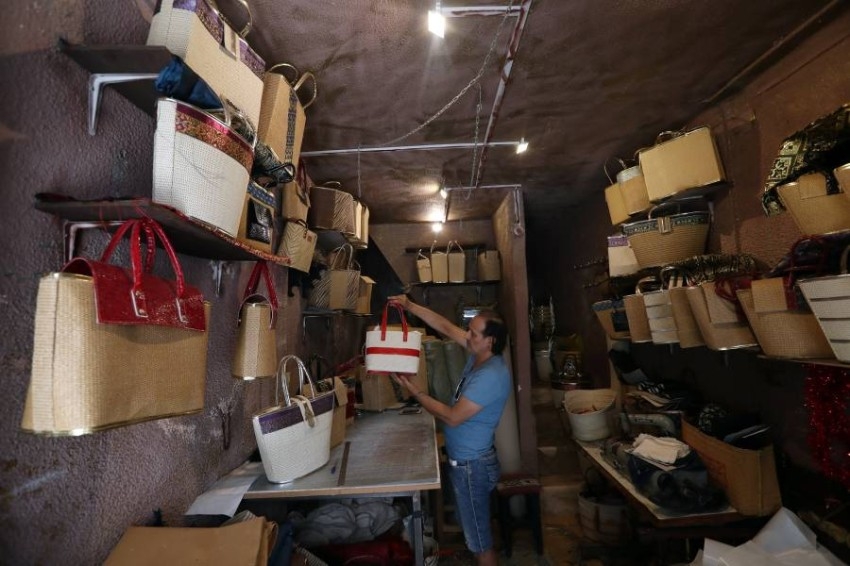 صناعة الحقائب يدوياً في تونس