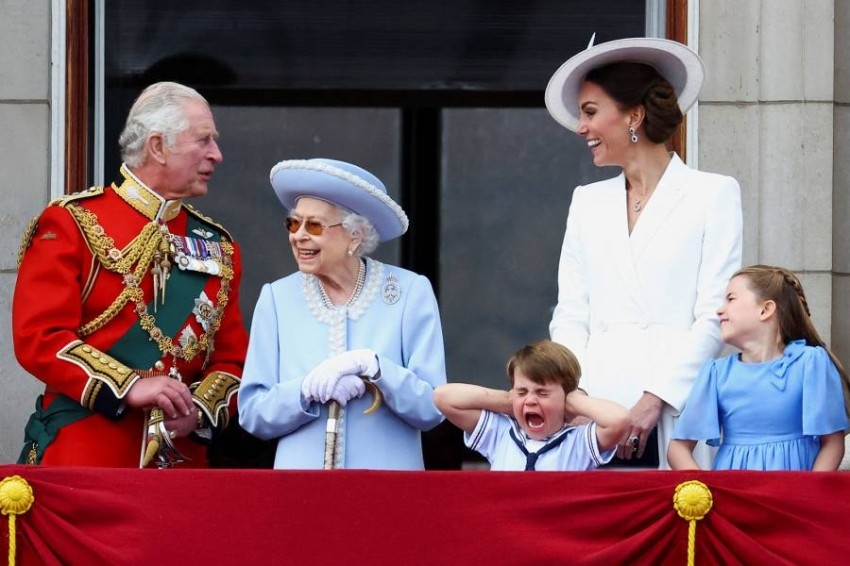 سيدات العائلة الملكية يخطفن الأنظار في اليوبيل البلاتيني.. وسر بروش الملكة