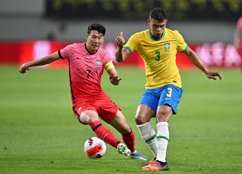 مدرب كوريا الجنوبية يطالب لاعبيه ببذل قصارى جهدهم أمام تشيلي