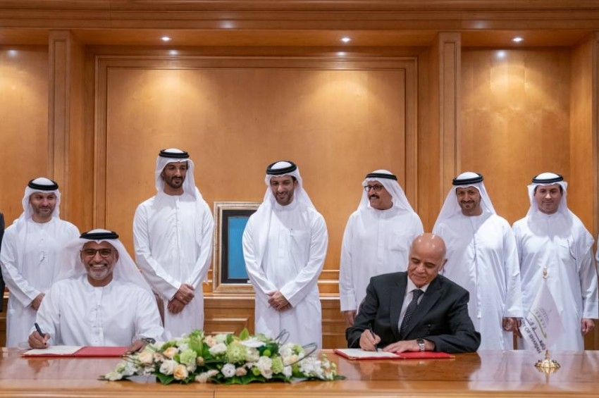 سلطان بن أحمد القاسمي يشهد توقيع اتفاقية كرسي أستاذية باسم الهيئة العامة للطيران المدني