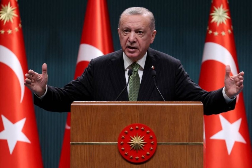 أردوغان يؤكد استمرار خفض الفائدة في تركيا ورفع رواتب موظفيه