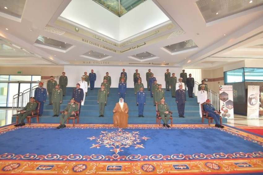 تخريج دورة الحرب الثالثة لكبار قادة وضباط القوات المسلحة الإماراتية