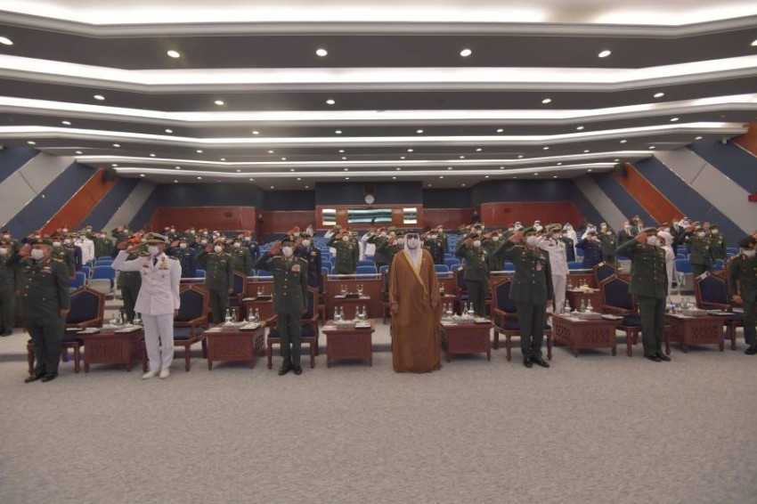 تخريج دورة الحرب الثالثة لكبار قادة وضباط القوات المسلحة الإماراتية