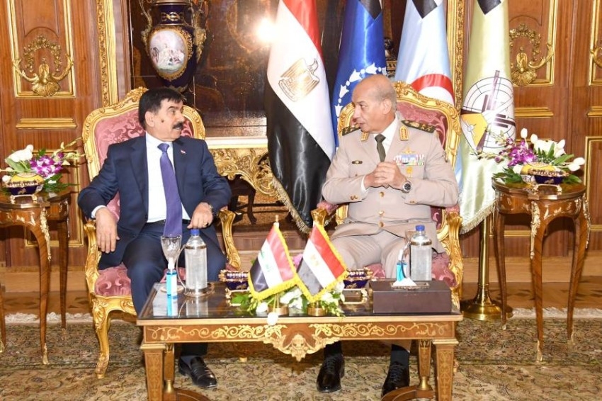وزير الدفاع المصري يستقبل نظيره العراقي