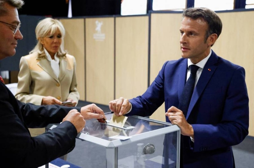 انتخابات فرنسا.. نتائج متقاربة بين ماكرون واليسار في الدورة الأُولى