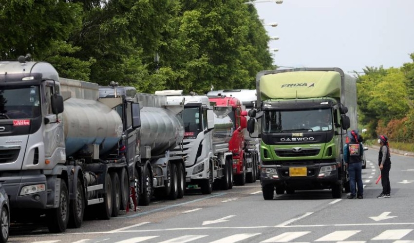 فشل المفاوضات بين الحكومة الكورية وسائقي الشاحنات يؤخر عمليات الإمداد