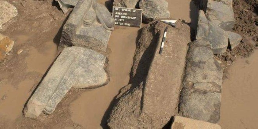 مصر: الكشف عن كتل حجرية من عهد الملك خوفو بمعبد الشمس