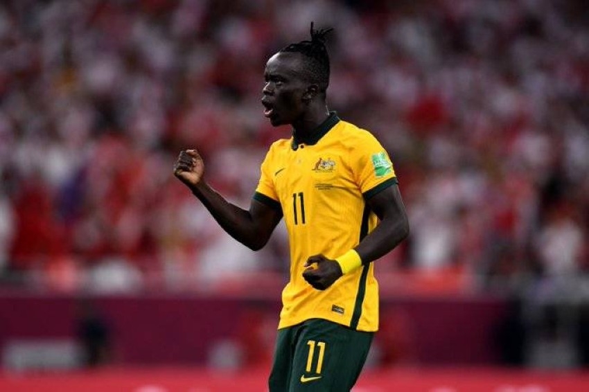 أوير مابيل.. لاجئ سوداني يقود أستراليا إلى كأس العالم 2022