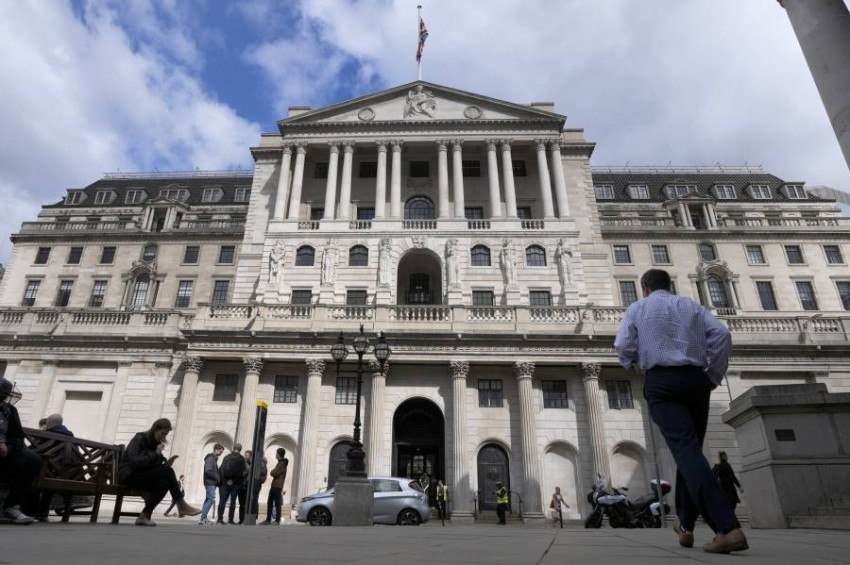 بنك إنجلترا يتعرض لضغوط لرفع أسعار الفائدة