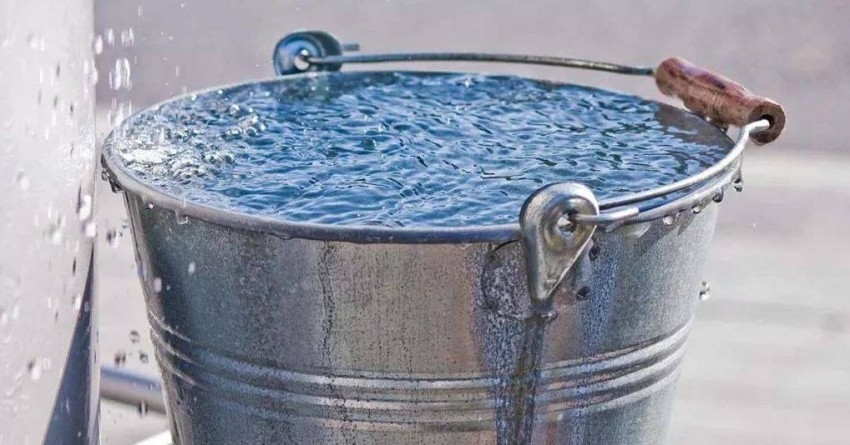 لنقص المياه.. فندق 5 نجوم في زيمبابوي يوفر لزبائنه الماء الساخن في «دلو»