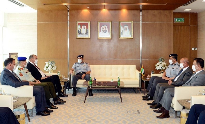 قائد عام شرطة أبوظبي يلتقي قائد شرطة البادية الملكية الأردنية