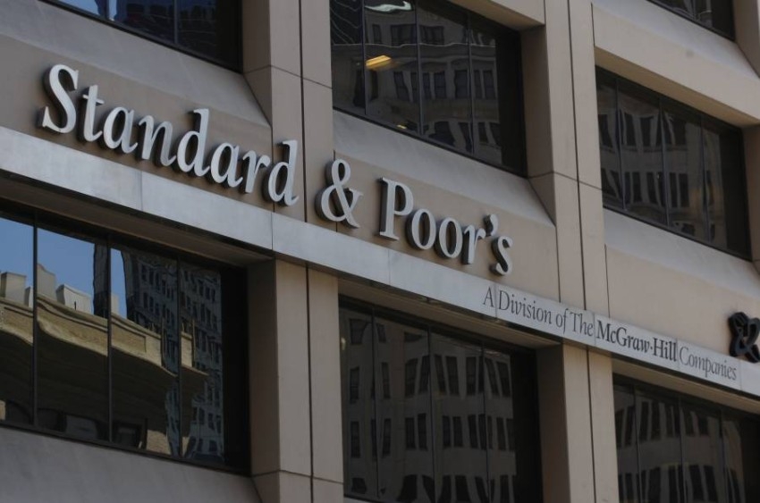ستاندرد آند بورز: الأنظمة المصرفية الخليجية تمتلك مرونة أمام الصدمات