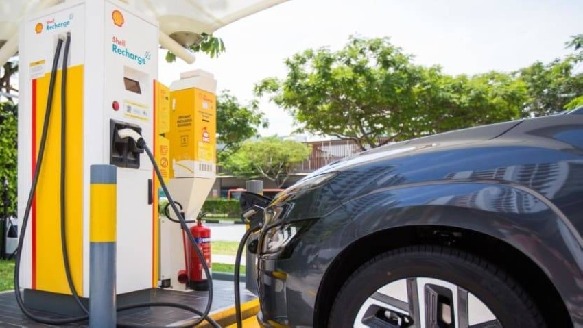 سنغافورة تعتمد السيارات الكهربائية في 2040 ومحطات الوقود في مهب الريح