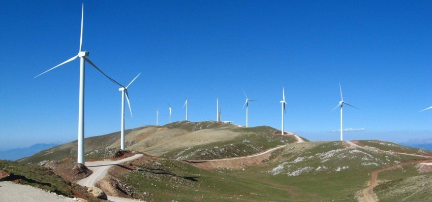 اليونان تسرع خطط «التحول الأخضر» للحفاظ على أسعار الطاقة
