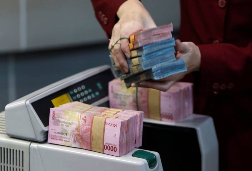 البنوك المركزية الآسيوية تنفق المليارات لإبطاء تراجع العملة