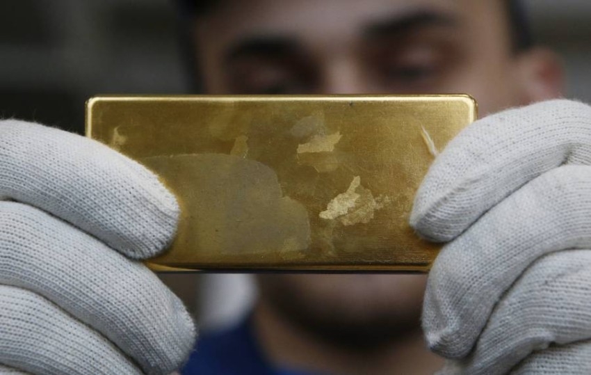 الذهب يتجه نحو تسجيل ثالث تراجع شهري مع زيادة أسعار الفائدة