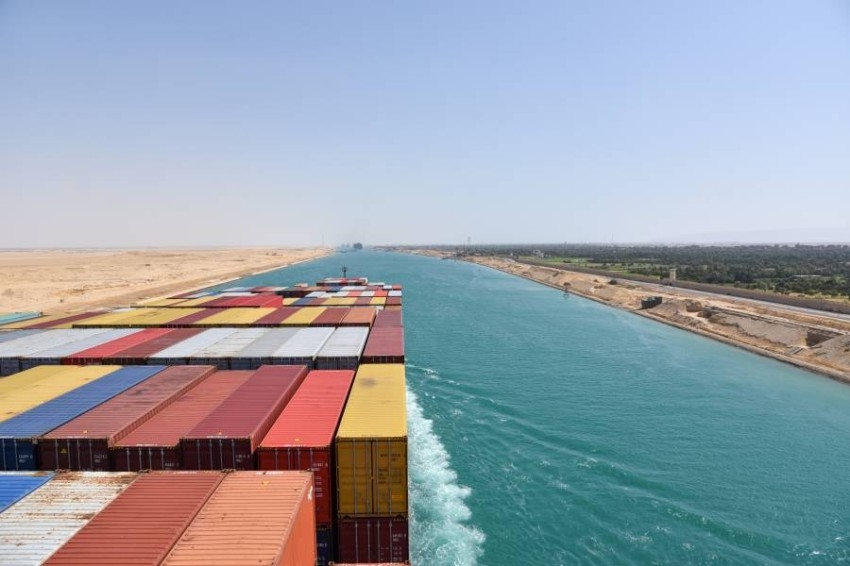 قناة السويس تشهد عبور أكبر سفينة حاويات في العالم في رحلتها الأولى