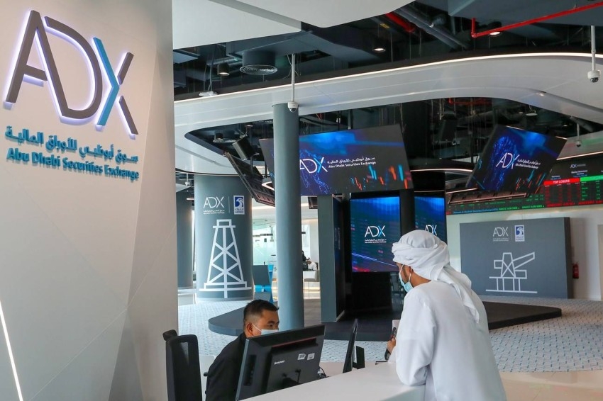 أسهم البنوك تقود أسواق المال الإماراتية للتراجع عند الافتتاح