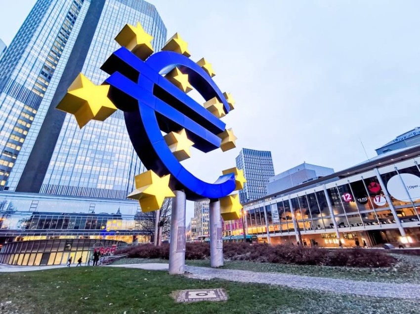 المركزي الأوروبي يدعو لاحتواء فوضى سوق السندات الحكومية بمنطقة اليورو