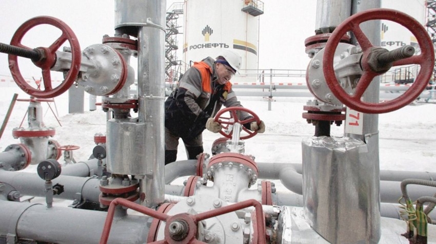 الأسعار المتوقعة حال تحديد سقف لأسعار النفط الروسي