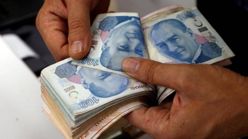 الليرة التركية تنخفض 1% مع تجدد مخاوف التضخم والسياسة النقدية