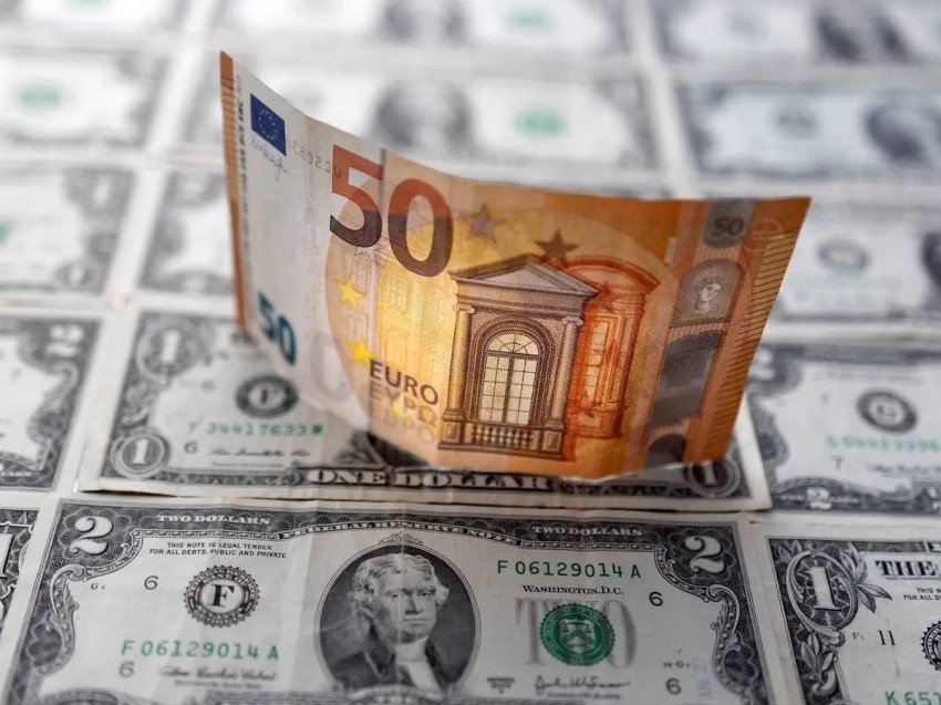 «اليورو الضعيف».. كيف يؤثر على حركة السياحة والأعمال؟