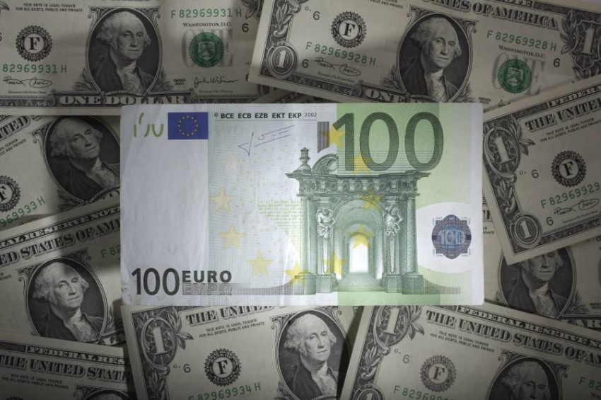 اليورو يهوي لأدنى مستوى في 20 عاماً إلى 1.0045 مقابل الدولار