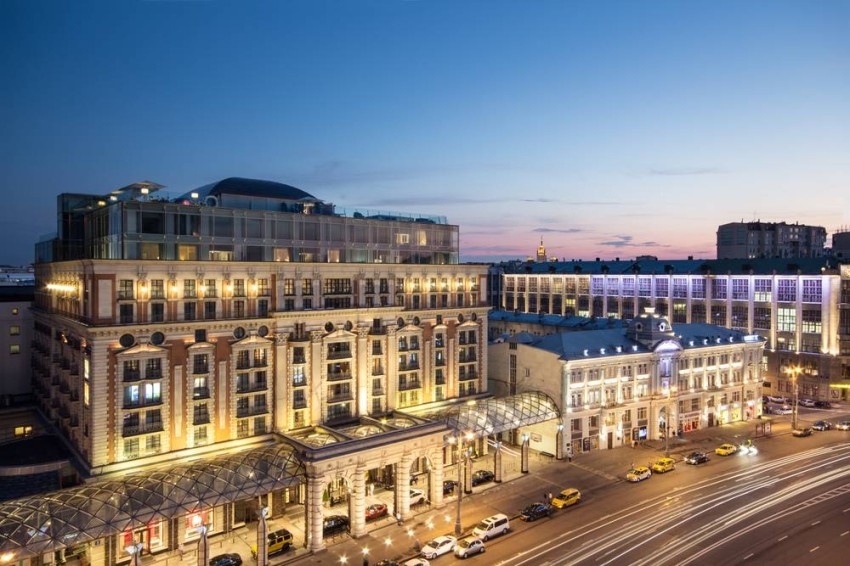 فندق ريتز-كارلتون في موسكو يغير اسمه وشعاره