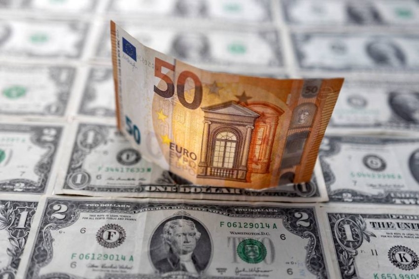 سعر اليورو يتراجع إلى أقل من 1,01 دولار