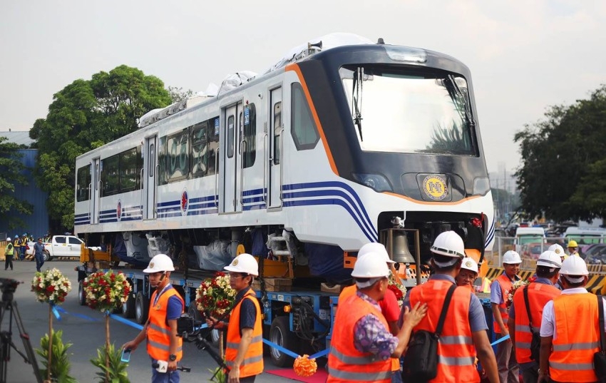 الفلبين تسعى لإعادة التفاوض مع الصين بشأن قروض للسكك الحديدية