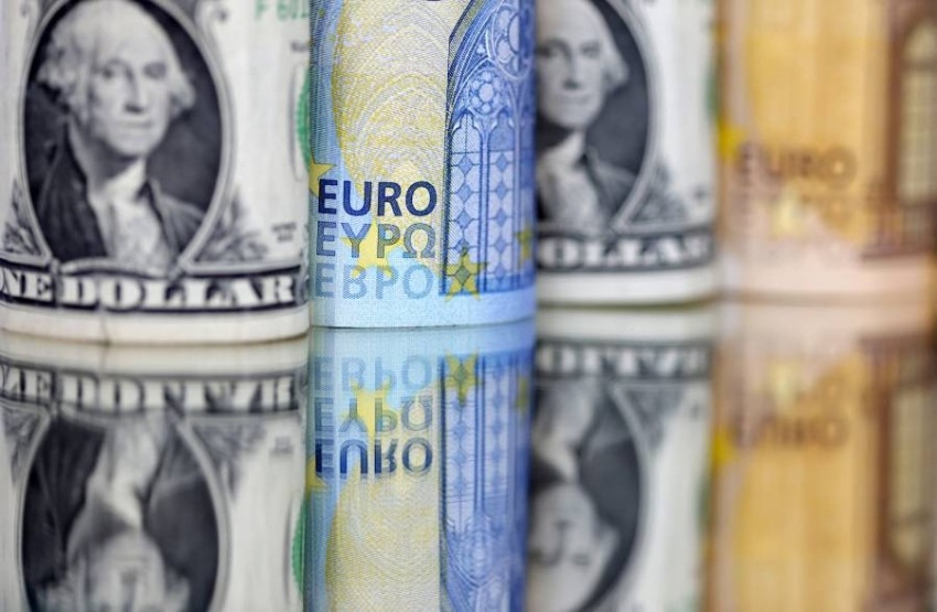 استطلاع: مستثمرون يتوقعون استمرار انزلاق اليورو إلى 0.9 دولار