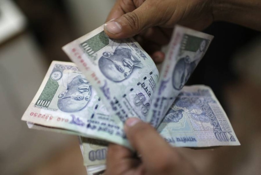 تراجع قياسي قي قيمة العملة الهندية أمام الدولار