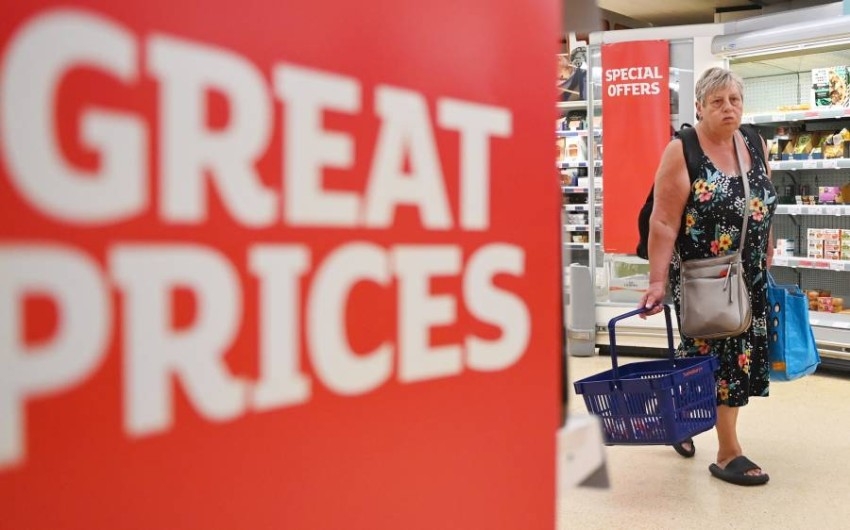 انخفاض مبيعات التجزئة في بريطانيا أقل من المتوقع مع ارتفاع الإنفاق على الغذاء