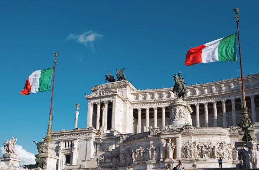 إيطاليا تسجل عجزاً تجارياً مع الدول غير الأوروبية يونيو الماضي