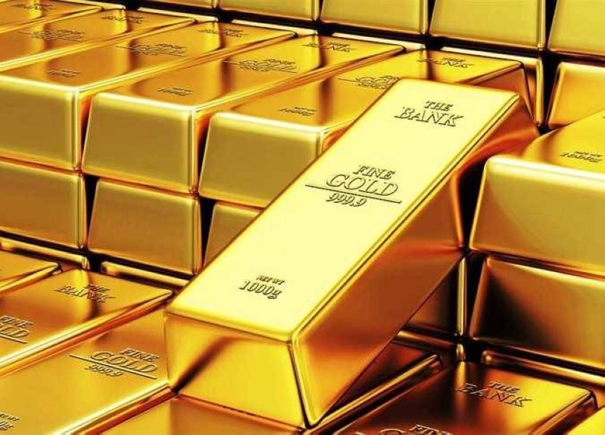 تراجع الدولار يرفع سعر الذهب إلى أعلى مستوى في شهر
