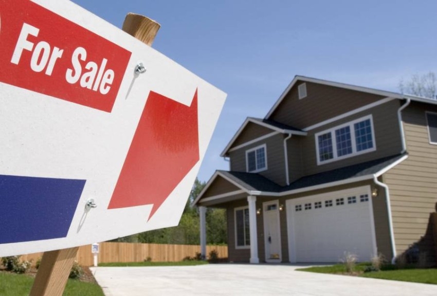 مبيعات المنازل بأمريكا عند أدنى مستوى في عامين.. فهل بدأ مفعول التشديد النقدي؟