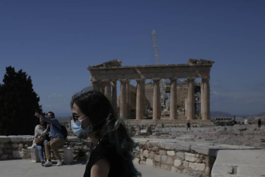 اليونان تطوي صفحة 12 عاماً من الرقابة الأوروبية الصارمة لاقتصادها
