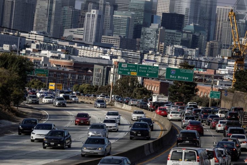 كاليفورنيا تحدد تاريخ حظر بيع السيارات العاملة بالوقود