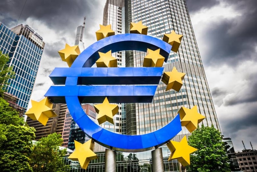 انخفاض مؤشر الثقة الاقتصادي في منطقة اليورو لأدنى مستوى منذ 18 شهراً